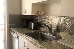 911 Meridian Ave, Miami Beach, FL 33139 - Photo 12