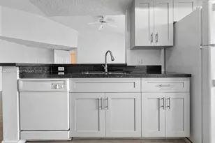 9615 NW 1st Ct, Pembroke Pines, FL 33024 - Photo 10