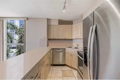 2642 Collins Ave #306, Miami Beach, FL 33140 - Photo 14