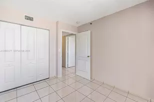 2642 Collins Ave, Miami Beach, FL 33140 - Photo 28