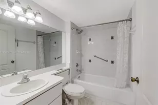 2642 Collins Ave, Miami Beach, FL 33140 - Photo 30