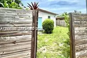 8960 NE 2nd Ave, El Portal, FL 33138 - Photo 16