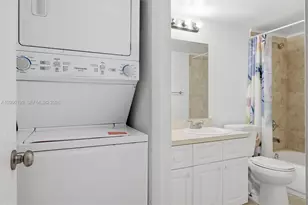 183 Lakeview Dr, Weston, FL 33326 - Photo 12