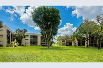 5190 Las Verdes Cir #115, Delray Beach, FL 33484 - Photo 2