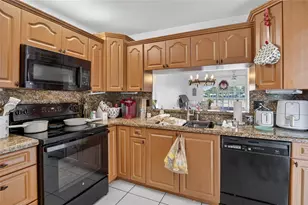 10431 NW 3rd St, Pembroke Pines, FL 33026 - Photo 2