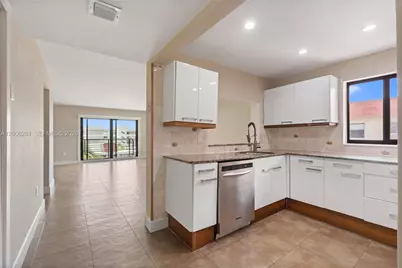 7801 Abbott Ave #508, Miami Beach, FL 33141 - Photo 2
