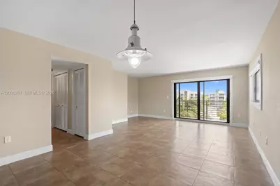 7801 Abbott Ave #508, Miami Beach, FL 33141 - Photo 4