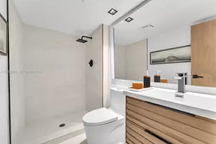 100 Bayview Dr, Sunny Isles Beach, FL 33160 - Photo 20