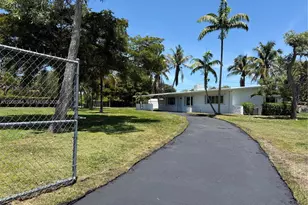 15395 SW 272nd St, Homestead, FL 33032 - Photo 4