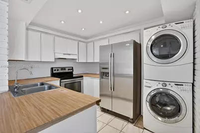 10302 NW 9th St Cir #204, Miami, FL 33172 - Photo 2