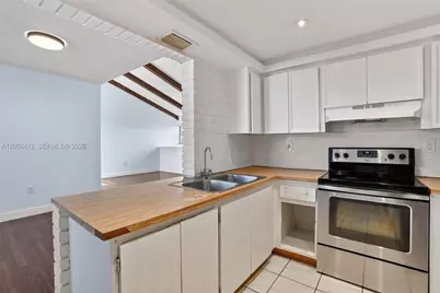 10302 NW 9th St Cir #204, Miami, FL 33172 - Photo 1
