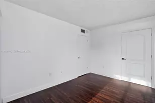 10302 NW 9th St Cir, Miami, FL 33172 - Photo 18