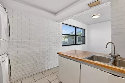 10302 NW 9th St Cir #204, Miami, FL 33172 - Photo 14