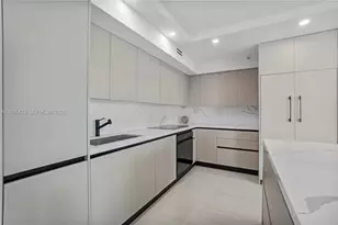 1155 Brickell Bay Dr, Miami, FL 33131 - Photo 6