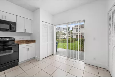 40 Simonton Cir #40, Weston, FL 33326 - Photo 14