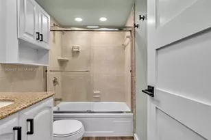 9340 Lagoon Pl, Davie, FL 33324 - Photo 28