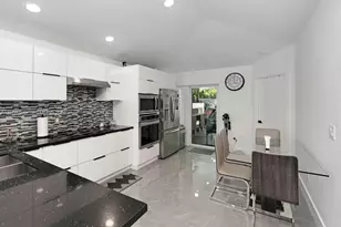 990 SW 9th Ct, Florida City, FL 33034 - Photo 4