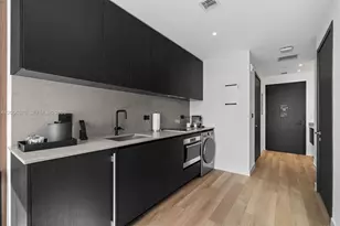 20 NE 11th St, Miami, FL 33132 - Photo 6