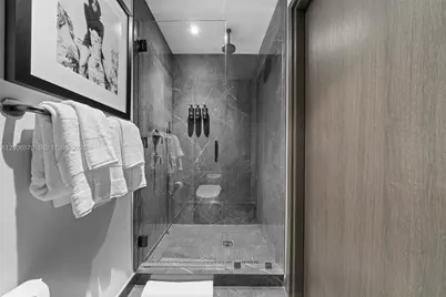 20 NE 11th St #4012A, Miami, FL 33132 - Photo 2