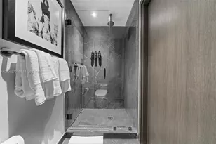 20 NE 11th St, Miami, FL 33132 - Photo 2