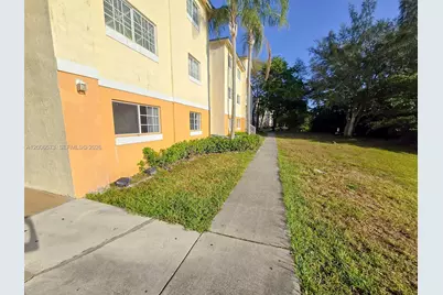 3690 N 56th Ave #912, Hollywood, FL 33021 - Photo 12