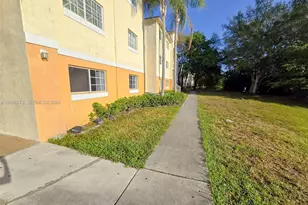 3690 N 56th Ave, Hollywood, FL 33021 - Photo 12