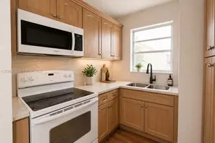 8870 Fontainebleau Blvd, Miami, FL 33172 - Photo 8