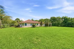 9898 NW 133rd St, Hialeah Gardens, FL 33018 - Photo 30