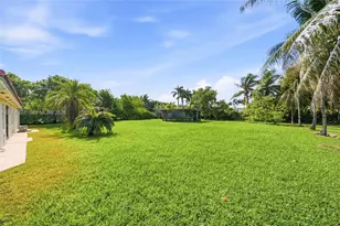 9898 NW 133rd St, Hialeah Gardens, FL 33018 - Photo 28