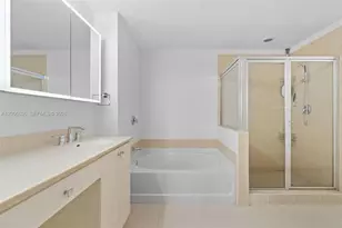 3340 NE 190th St, Aventura, FL 33180 - Photo 12