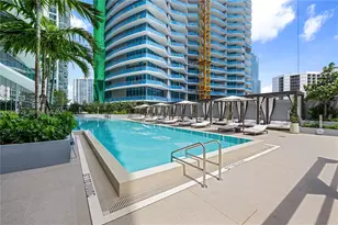 77 SE 5th St, Miami, FL 33131 - Photo 12