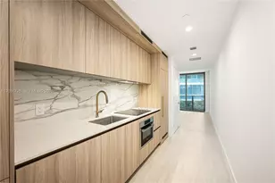 77 SE 5, Miami, FL 33131 - Photo 22