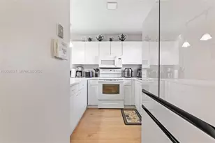 6235 Kendale Lakes Circle, Miami, FL 33183 - Photo 4