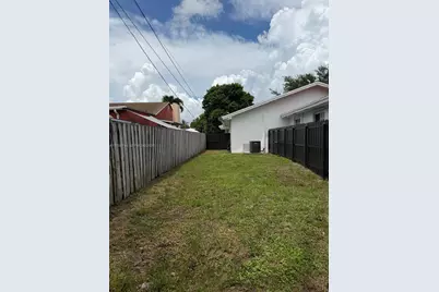 15741 NW 40th Ct #B, Miami Gardens, FL 33054 - Photo 12