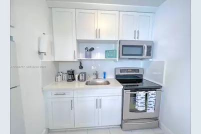 326 Wilson St #205, Hollywood, FL 33019 - Photo 2