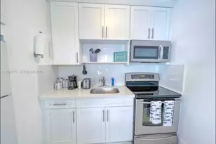 326 Wilson St, Hollywood, FL 33019 - Photo 2