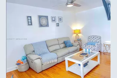 326 Wilson St #205, Hollywood, FL 33019 - Photo 6