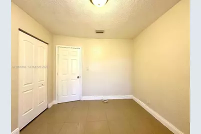 525 NW 15th Ter, Fort Lauderdale, FL 33311 - Photo 18