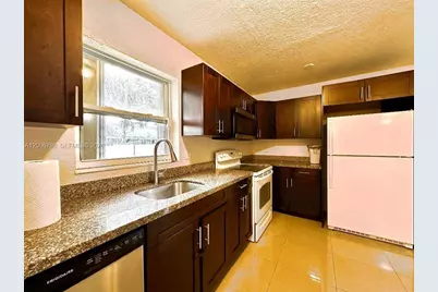 525 NW 15th Ter, Fort Lauderdale, FL 33311 - Photo 8