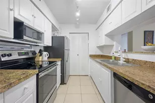 19555 E Country Club Dr, Aventura, FL 33180 - Photo 10