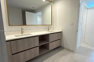 77 SE 5th St, Miami, FL 33131 - Photo 14