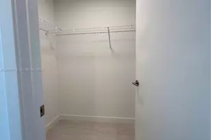 77 SE 5th St, Miami, FL 33131 - Photo 8