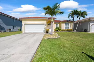 595 SE 30th Dr, Homestead, FL 33033 - Photo 1
