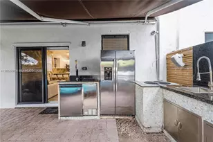 8805 NW 103rd Pl, Doral, FL 33178 - Photo 16