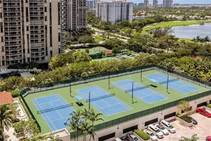 20201 E Country Club Dr, Aventura, FL 33180 - Photo 40