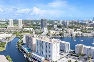 427 Golden Isles Dr, Hallandale Beach, FL 33009 - Photo 4