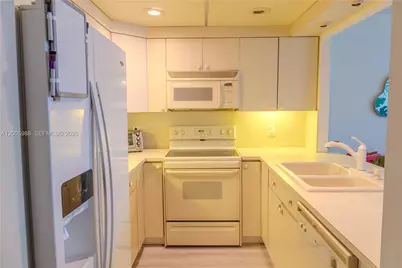 401 Ocean Dr #222, Miami Beach, FL 33139 - Photo 6