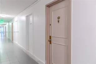 401 Ocean Dr, Miami Beach, FL 33139 - Photo 14