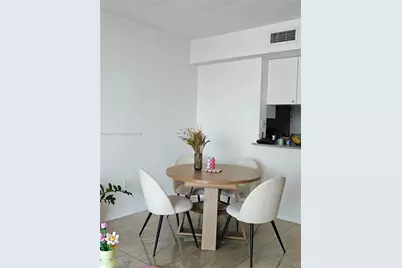 275 NE 18th St #1801, Miami, FL 33132 - Photo 4