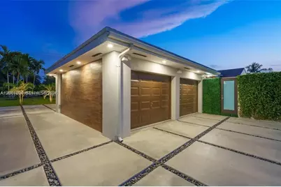 13540 SW 98th Ct, Miami, FL 33176 - Photo 2